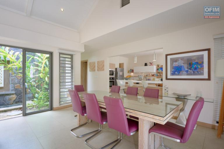 Accessible to foreigners House / Villa GRAND BAIE - PEREYBERE - POINTE AUX CANONNIERS – photo 4 of 15 – Bright dining room