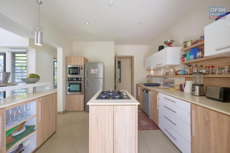 Accessible to foreigners House / Villa GRAND BAIE - PEREYBERE - POINTE AUX CANONNIERS – photo 5 of 15 – Fitted kitchen
