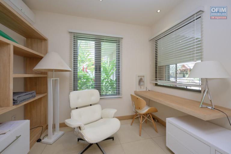 Accessible to foreigners House / Villa GRAND BAIE - PEREYBERE - POINTE AUX CANONNIERS – photo 7 of 15 – Bright study