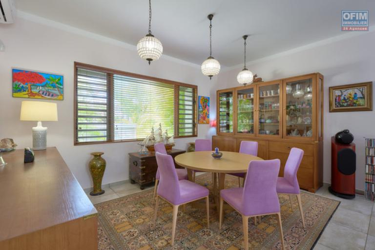 Accessible to foreigners House / Villa POINTE AUX PIMENTS - BALACLAVA - BAIE DU TOMBEAU – photo 5 of 16 – Dining room