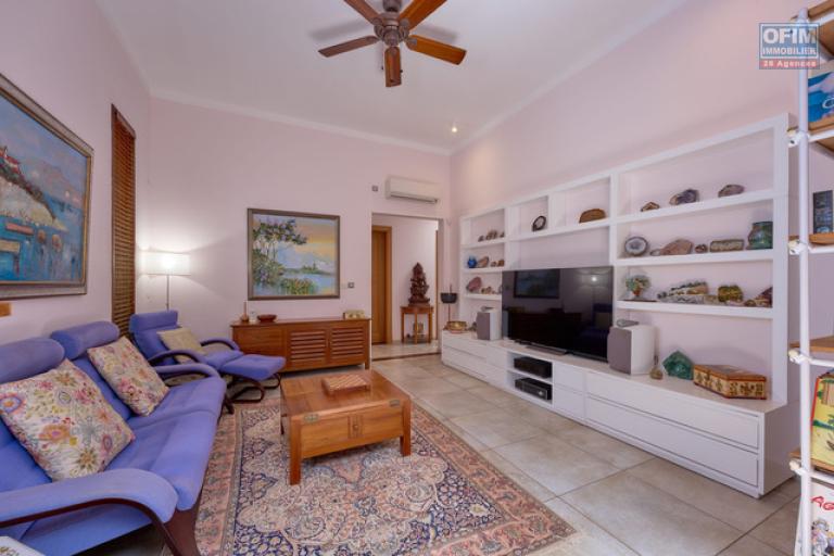 Accessible to foreigners House / Villa POINTE AUX PIMENTS - BALACLAVA - BAIE DU TOMBEAU – photo 8 of 16 – Living area