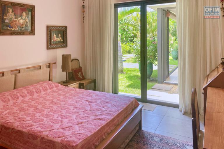 Accessible to foreigners House / Villa POINTE AUX PIMENTS - BALACLAVA - BAIE DU TOMBEAU – photo 12 of 16 – Bright bedroom