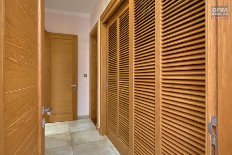 Accessible to foreigners House / Villa POINTE AUX PIMENTS - BALACLAVA - BAIE DU TOMBEAU – photo 13 of 16 – Dressing room