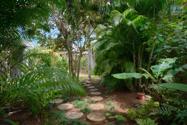Accessible to foreigners House / Villa POINTE AUX PIMENTS - BALACLAVA - BAIE DU TOMBEAU – photo 15 of 16 – Landscaped garden