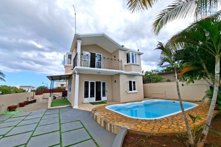 Rental House / Villa FLIC EN FLAC - ALBION – photo 2 of 12 – Swimming pool