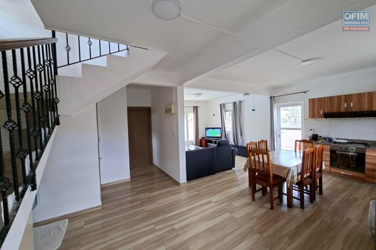 Renting House / Villa FLIC EN FLAC - ALBION – photo 6 of 12 – Bright living area