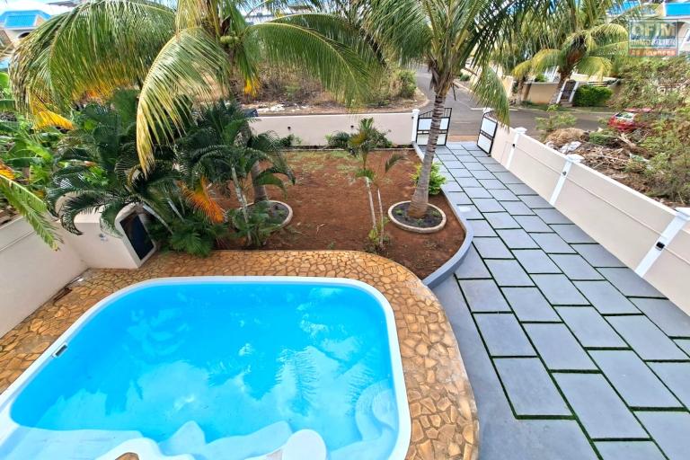 Renting House / Villa FLIC EN FLAC - ALBION – photo 12 of 12 – Swimming pool