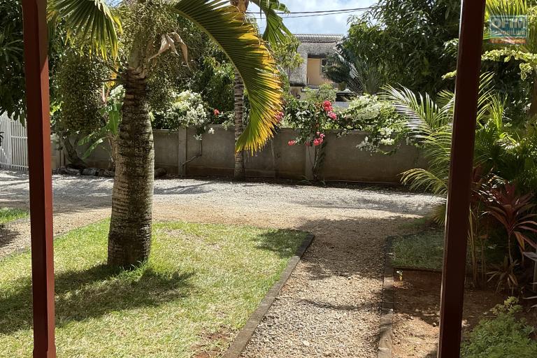 Renting Apartment GRAND BAIE - PEREYBERE - POINTE AUX CANONNIERS – photo 6 of 8 – Landscaped garden