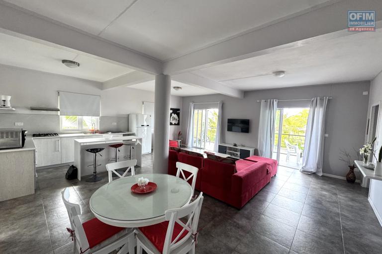 Renting Apartment FLIC EN FLAC - ALBION – photo 4 of 9 – Bright living area