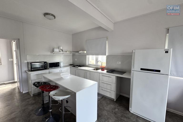 Rental Apartment FLIC EN FLAC - ALBION – photo 5 of 9 – Fitted open-plan kitchen