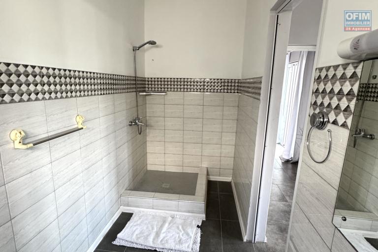 Renting Apartment FLIC EN FLAC - ALBION – photo 7 of 9 – Shower room