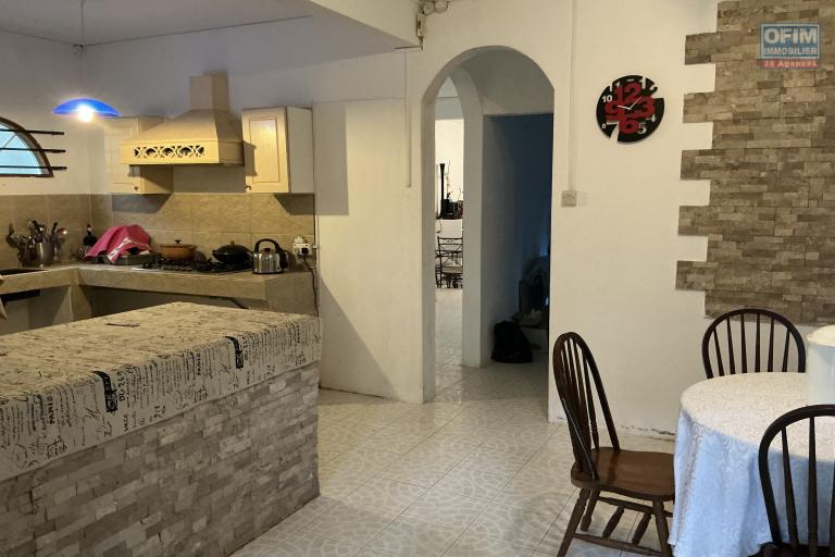 Sales House / Villa MONT CHOISY - TROU AUX BICHES – photo 4 of 16 – Open-plan kitchen