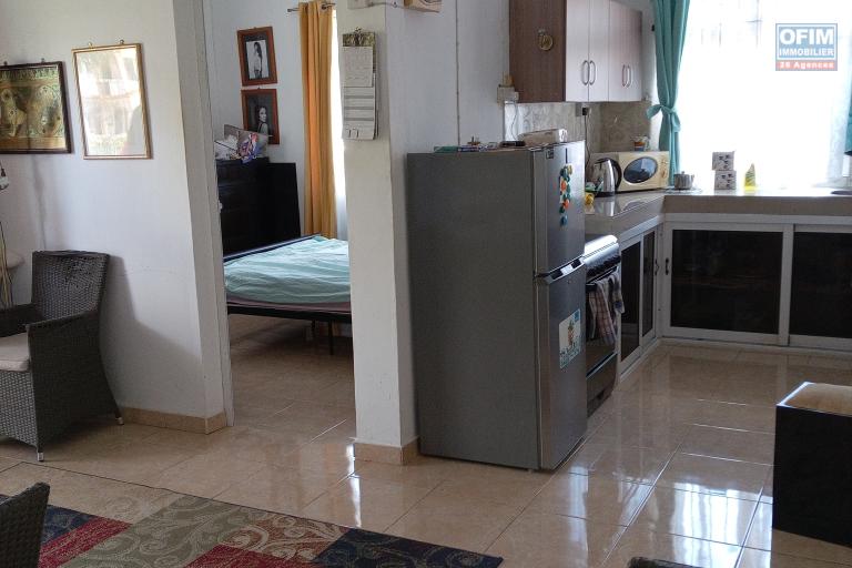 Sale Apartment GRAND BAIE - PEREYBERE - POINTE AUX CANONNIERS – photo 1 of 4 – Fitted kitchen