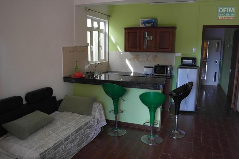 Rental Apartment FLIC EN FLAC - ALBION – photo 4 of 6 – Open-plan kitchen