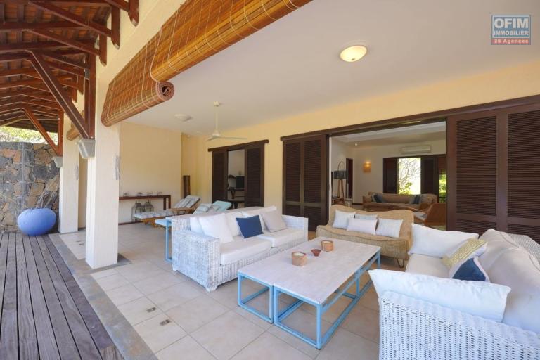 Accessible to foreigners House / Villa TAMARIN - RIVIERE NOIRE - MORNE – photo 4 of 15 – Bright living area
