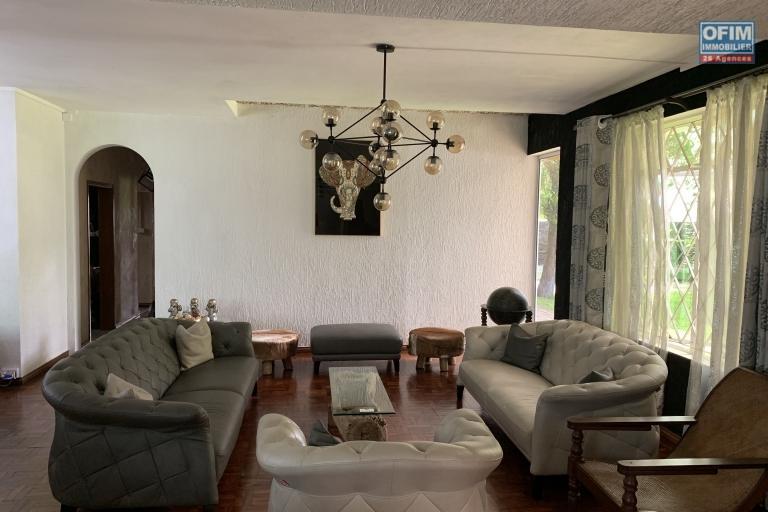 Sales House / Villa CUREPIPE - FLOREAL - VACOAS - PHOENIX – photo 6 of 13 – Living area