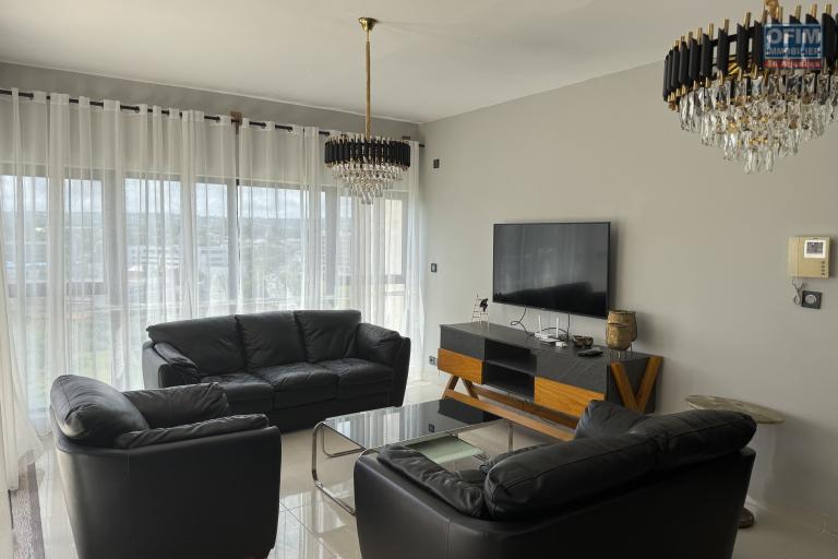 Renting Apartment BEAU BASSIN - ROSE HILL - QUATRE BORNES – photo 5 of 12 – Bright lounge