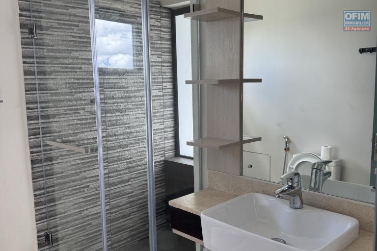Renting Apartment BEAU BASSIN - ROSE HILL - QUATRE BORNES – photo 9 of 12 – Shower room