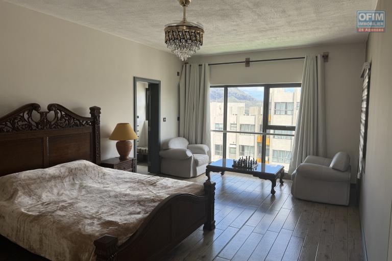 Renting Apartment BEAU BASSIN - ROSE HILL - QUATRE BORNES – photo 10 of 12 – Bright bedroom