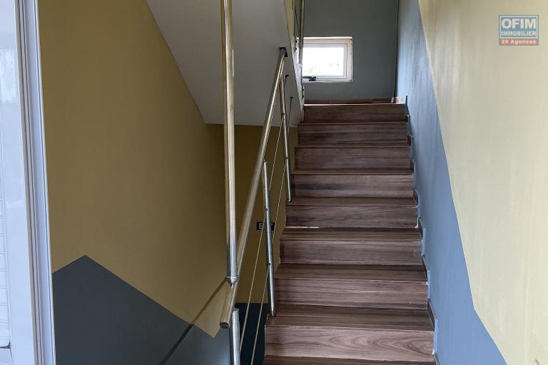 Rental House / Villa GRAND BAIE - PEREYBERE - POINTE AUX CANONNIERS – photo 15 of 19 – Staircase