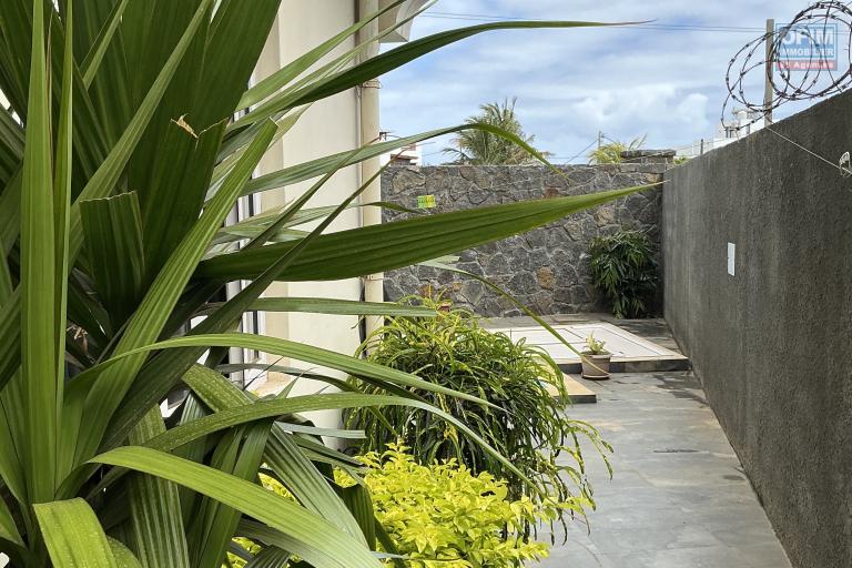 Rental House / Villa GRAND BAIE - PEREYBERE - POINTE AUX CANONNIERS – photo 18 of 19 – Courtyard