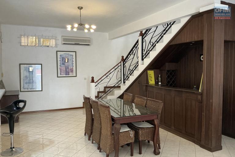 Rental House / Villa GRAND BAIE - PEREYBERE - POINTE AUX CANONNIERS – photo 3 of 16 – Living room