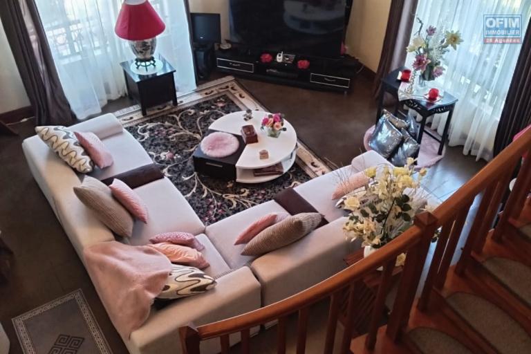 Sale House / Villa GRAND BAIE - PEREYBERE - POINTE AUX CANONNIERS – photo 1 of 17 – Bright lounge