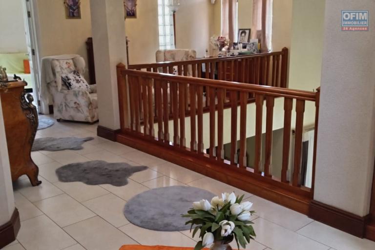 Sale House / Villa GRAND BAIE - PEREYBERE - POINTE AUX CANONNIERS – photo 4 of 17 – Hallway