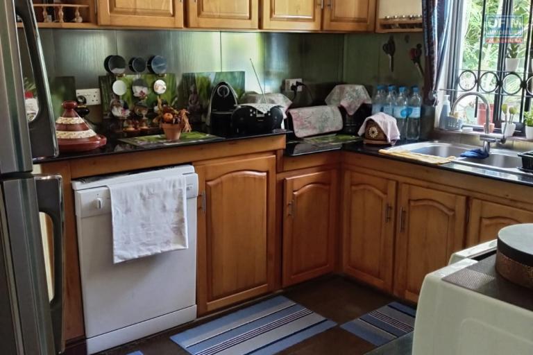 Sale House / Villa GRAND BAIE - PEREYBERE - POINTE AUX CANONNIERS – photo 11 of 17 – Fitted kitchen