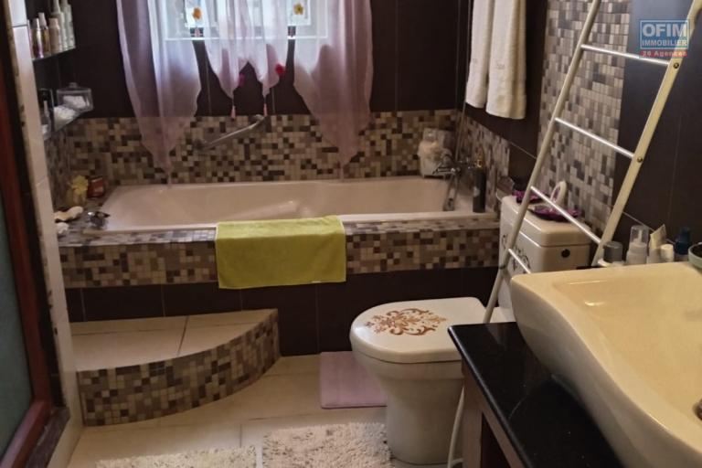 Sale House / Villa GRAND BAIE - PEREYBERE - POINTE AUX CANONNIERS – photo 12 of 17 – Bathroom