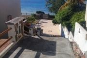 For sale beautiful apartment nine feet in the water with sea view and view Coin de Mire breathtaking Bains Boeuf.