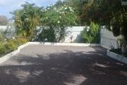 For rent villa F7 in a very popular morcellement close to the sea and amenities in Pereybère.
