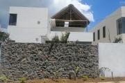 For sale villa on the 20 foot path in Grand Baie 3 minutes from Super U.