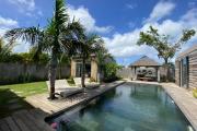1,050 / 5,000 Translation results  Accessible to foreigners: Here is a villa for sale eligible for purchase by foreigners as well as Mauritians, this villa gives a permanent residence permit to the whole family.