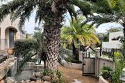 Flic-en-Flac for sale spacious 4 bedroom Moroccan style house, with very large swimming pool and huge roof terrace.