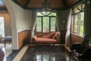 Curepipe for rent residence offering a wooded and enclosed garden with heated swimming pool, garage and games rooms.