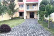 Flic en Flac for rent 3 bedroom duplex villa located 3 minutes walk from the quiet beach.