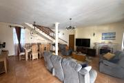  Flic En Flac for rent 3 bedroom villa with swimming pool and garage in a quiet location close to shops and beach.
