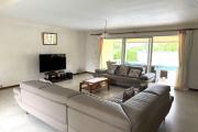  Tamarin for rent large villa with 3 bedrooms, 1 office, a swimming pool and a garage located in a secure and quiet area.