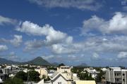 Flic à Flac for sale magnificent penthouse accessible to foreigners 3 bedrooms with a splendid view shared swimming pool 5 minutes walk from the beach and shops in a quiet area.
