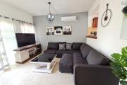  Flic en Flac for sale, pretty 3 bedroom duplex with shared swimming pool and parking not far from the beach in a quiet area.