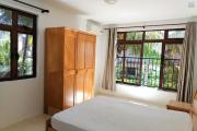 Flic en Flac – For rent Beautiful 3 bedroom apartment with parking, located on the ground floor, just a 5 minute walk from the beach and shops.
