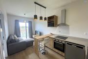 Tamarin – For rent, beautiful recent 1 bedroom apartment Located in the heart of the Tamarin Smart City, this modern apartment offers an ideal living environment.