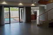 New contemporary villa in Pereybere – 6 bedrooms – Central swimming pool – Premium amenities