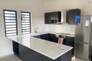 Albion for rent: Beautiful, recently built, single-storey villa with three bedrooms and swimming pool, located in a quiet area.