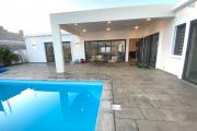 Albion for rent: Beautiful, recently built, single-storey villa with three bedrooms and swimming pool, located in a quiet area.