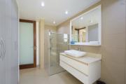 For sale: one bedroom apartment with en suite on the ground floor, furnished and equipped, accessible to foreigners in Mont Choisy.