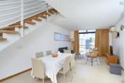 Apartment for sale accessible to foreigners (R+2) on Grand Baie La Croisette, 130 m2 duplex, sold furnished and equipped.