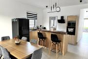 Flic en Flac, Mauritius: For sale, magnificent recent contemporary villa with swimming pool and nature views.