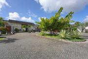 For sale: magnificent villa in a residence accessible to foreigners in Grand Baie, La Salette.